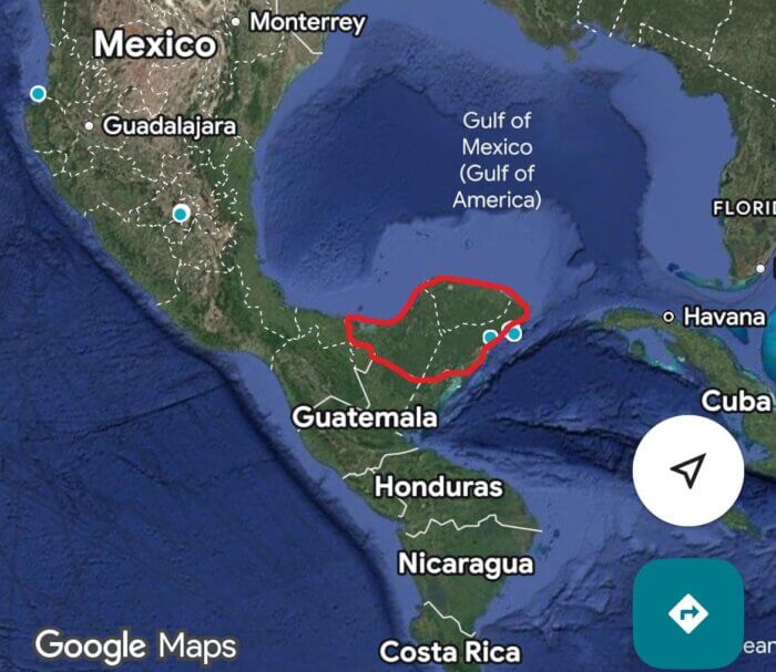 Mapa Mexika a středné Ameriky s červeně vyznačeným poloostrovem Yucatán z Google maps.