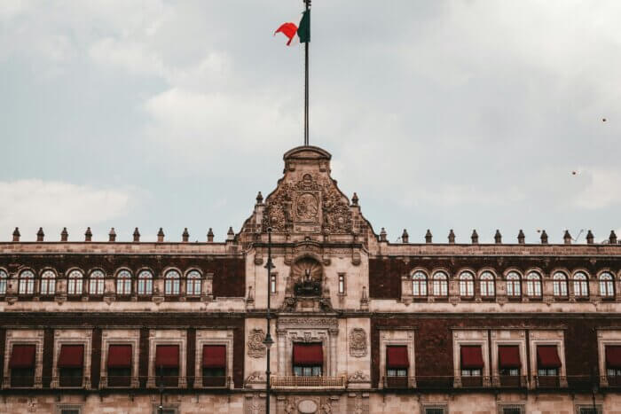 Palacio Nacional na Zócalu v Mexico City – sídlo mexické vlády a prezidenta.